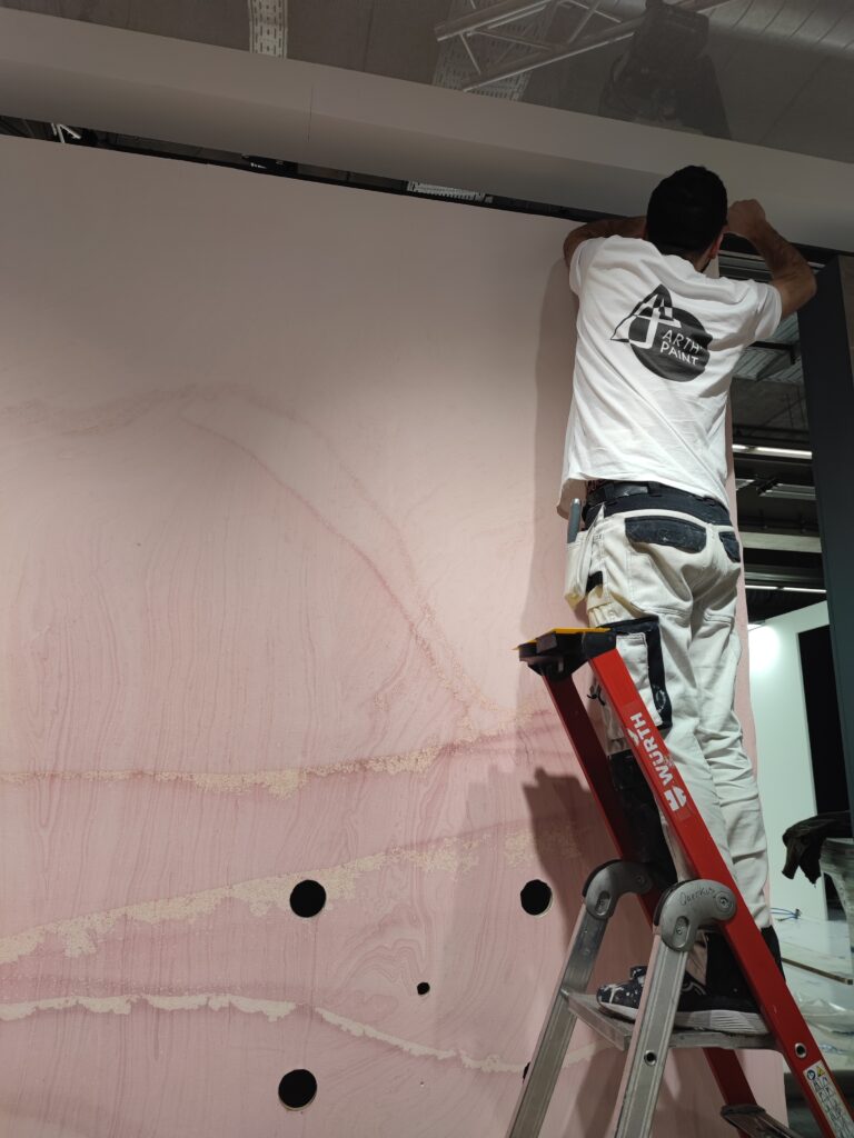 Pose papier peint professionnel Gaillac Tarn - Arth Paint Artisan pose papier peint décoratif rose - Installation professionnelle revêtement mural Gaillac Tarn Arth Paint